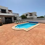 Eslanzarote Varadero, Heated Pool Vila